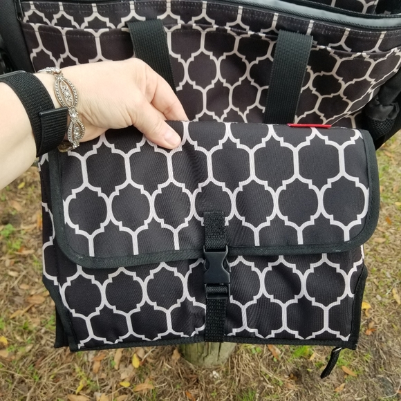 Skip & Hop large Double duo diaper bag, designed to fit on a double stroller. - Picture 12 of 13